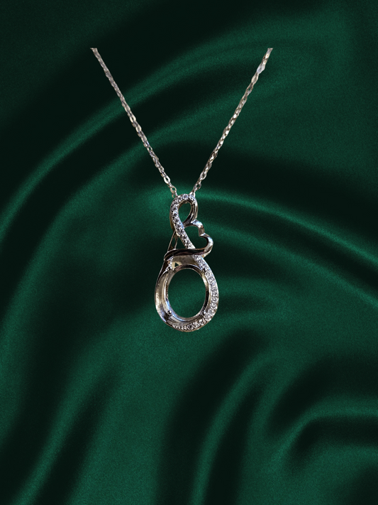 Holly | Oval Mother's Love Necklace