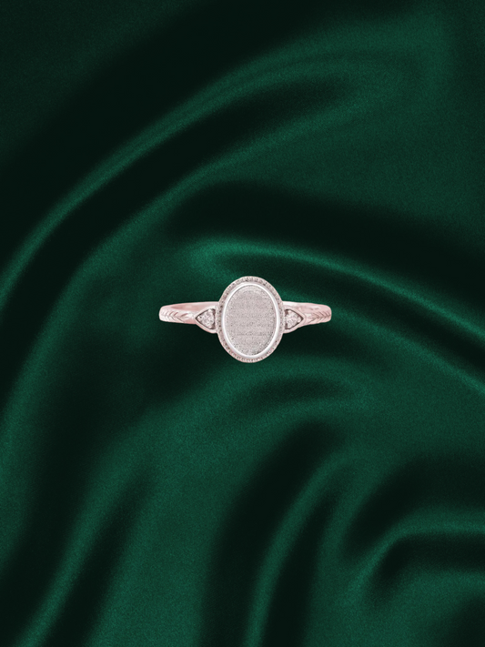 Freesia | Oval Bezel ring with detail band